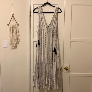 NWOT Vici printed tassel tie maxi dress size small